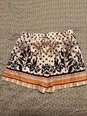 Floral Polka-Trim Elastic Waist Women’s Shorts - White/Black/Gold